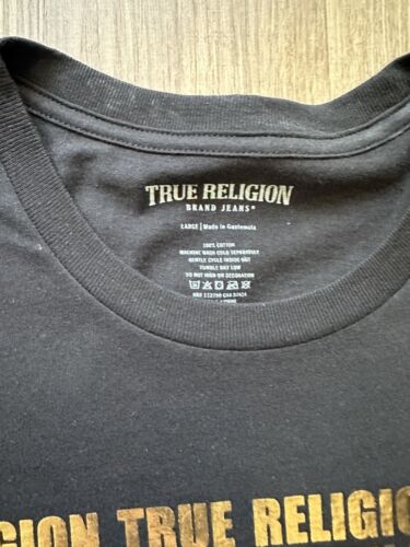 True Religion Herren T-Shirt schwarz/gold Print Gr. L 100% Baumwolle - Bild 3 von 3