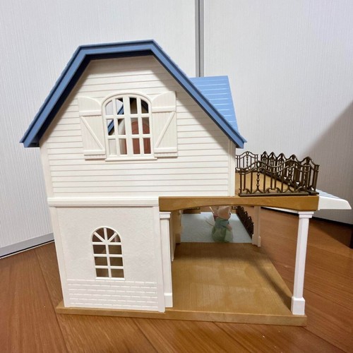 Exklusiv bei Toys'R'Us stilvolles Terrasse Traumhaus Geschenkset Sylvanian Families - Bild 4 von 7