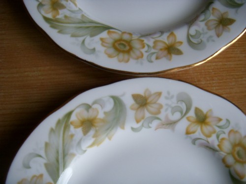 VINTAGE DUCHESS FINE BONE CHINA x4 GREENSLEEVES 6.5 DIA SIDE PLATES ENGLAND - Picture 3 of 10