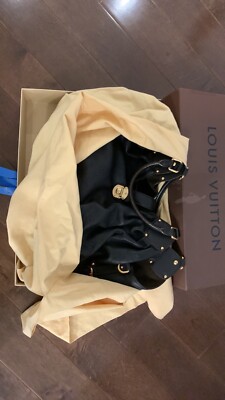 BLACK LOUIS VUITTON XL MAHINA BAG PURSE Handbag. Excellent