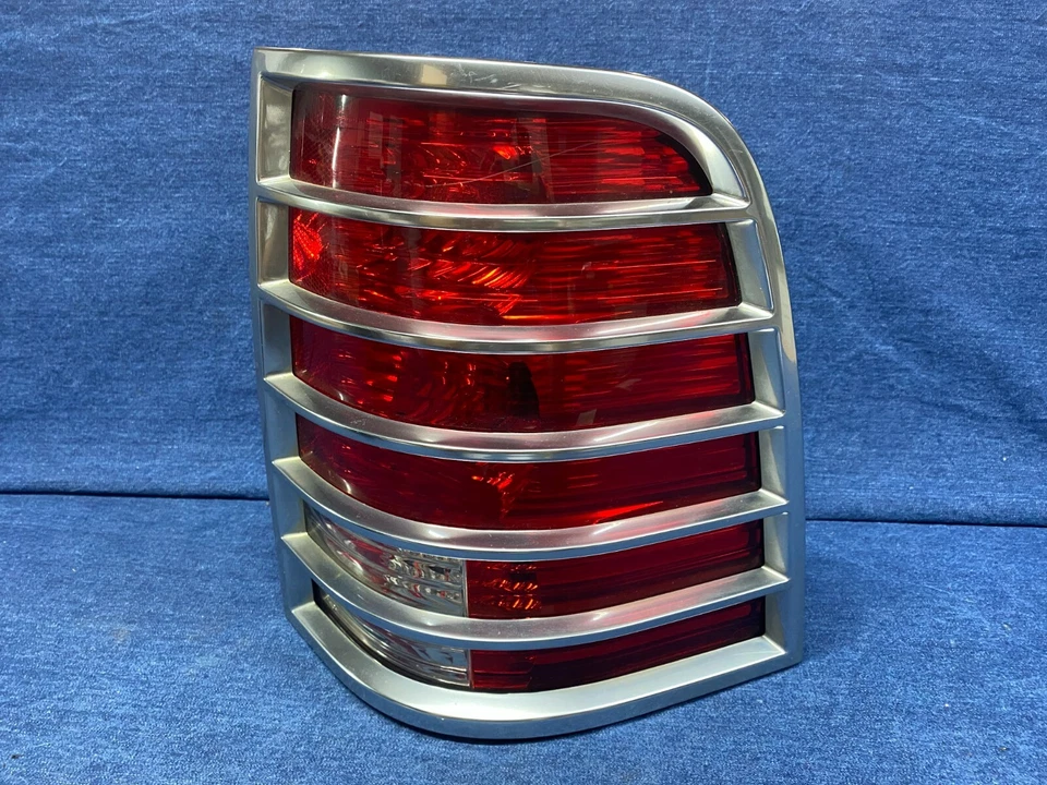 Lámpara de luz trasera derecha Mercury Mountaineer 2002 2003 2004 2005 OEM BONITA cromada #2 Foto 3 de 4