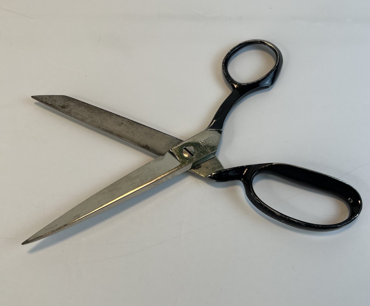 Vintage Wiss Leather Case With Industrial Pinking Shears & Trimline 428 Scissors