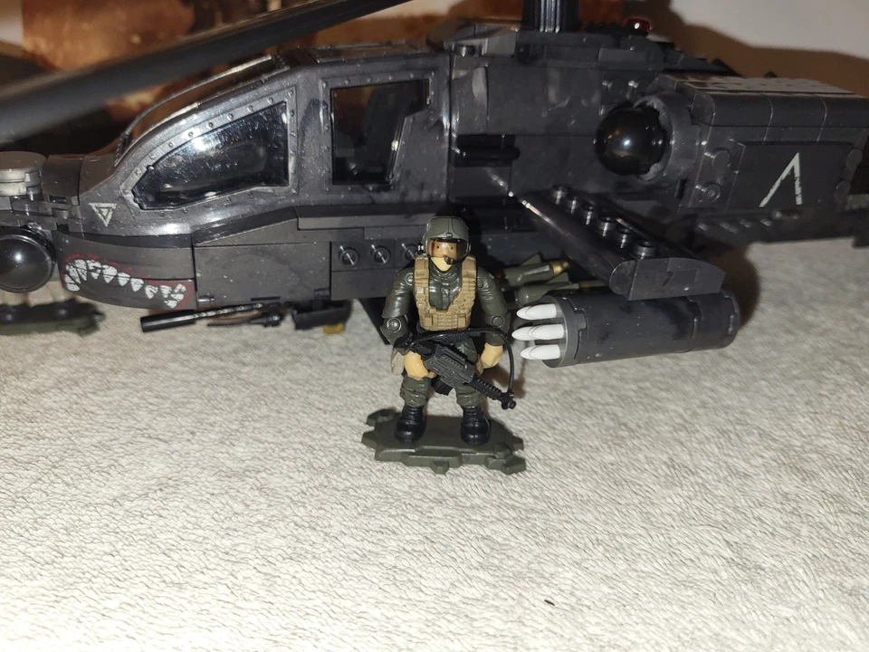 Call of Duty Mega Bloks Anti-Armor Helicopter Set DPB60 Near Complete All Figs - Image 3 of 4