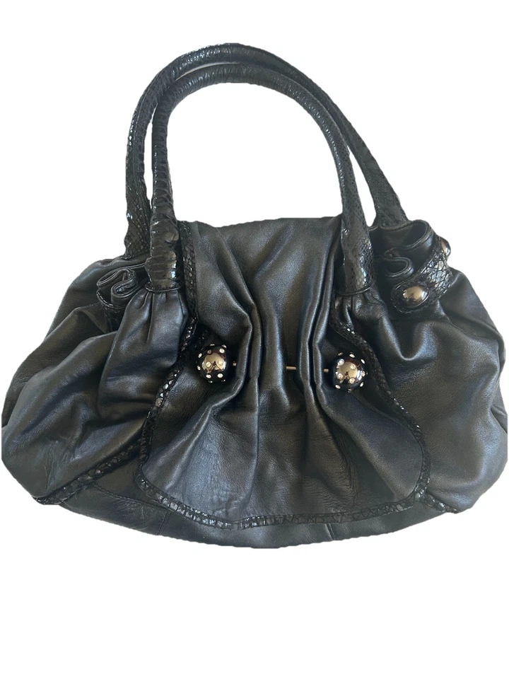 Raro Cartera Betsey Johnson De Colección Y2K Mango Superior Cuero Negro Estrás con Cubierta Antipolvo Foto 4 de 4