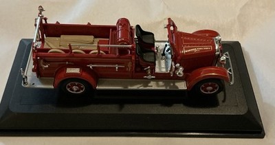 1:24 Yat Ming Signature Series 1935 Mack Type 75BX Fire Truck