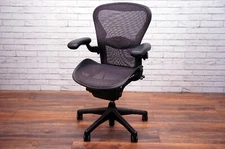Herman Miller Aeron Mesh Office Chair Medium Size B fully adjust purple lumbar