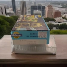 HO ATHEARN Burlington Open Top Quad Hopper Car