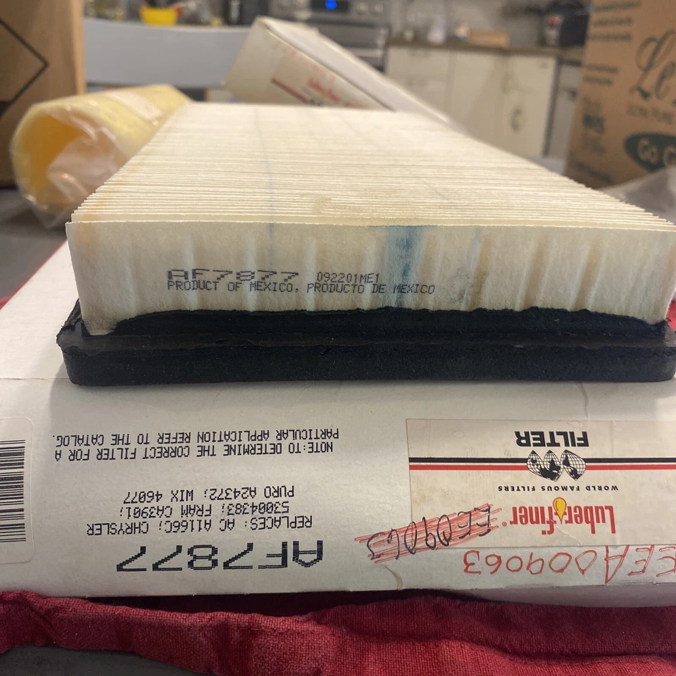 Filtro de aire Luber Finer AF 7877 nuevo de stock para algunos Dodge y Jeep cruza a Wix 46077 Foto 2 de 3