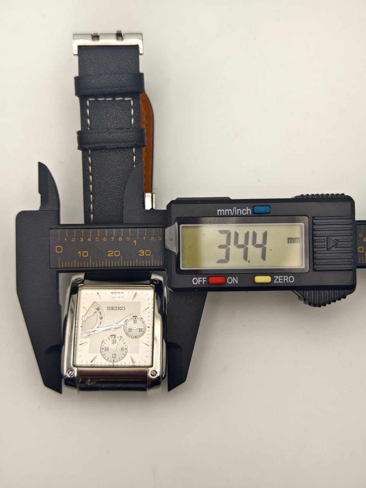 Seiko 5Y66-0AC0 Quartz Multi-Function Square Tank… - image 7