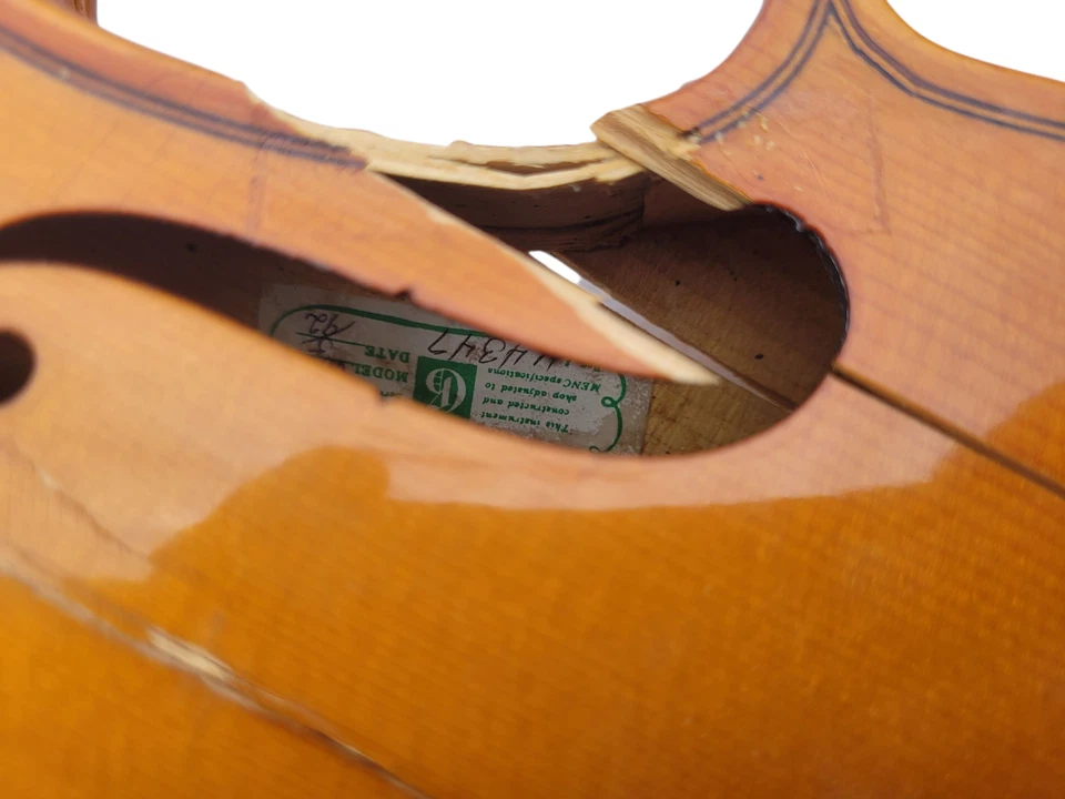 Violín vintage sin marca dañado solo para piezas o exhibición con estuche Foto 4 de 4