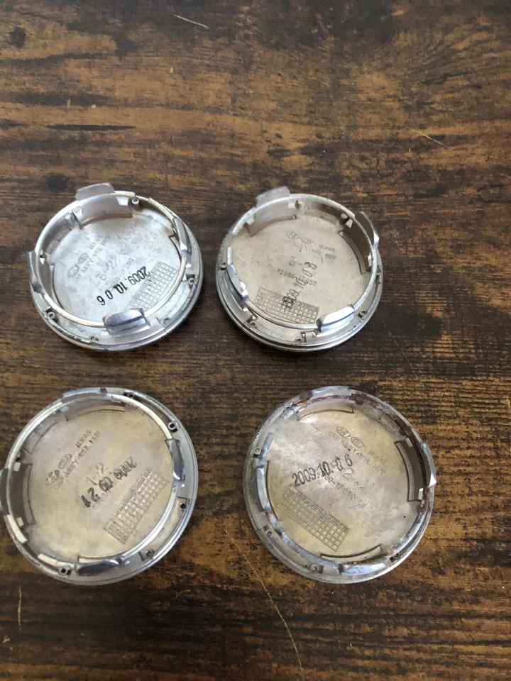 Juego de tapacubos centrales para rueda Kia Sportage Forte Optima Magentis Rio 52960-1F250 Foto 4 de 4