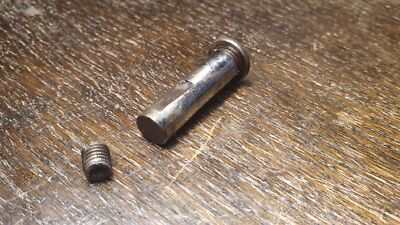 Original Pfaff 145, 545, 335 hinge bracket pin #91-009 938-15 with set screw