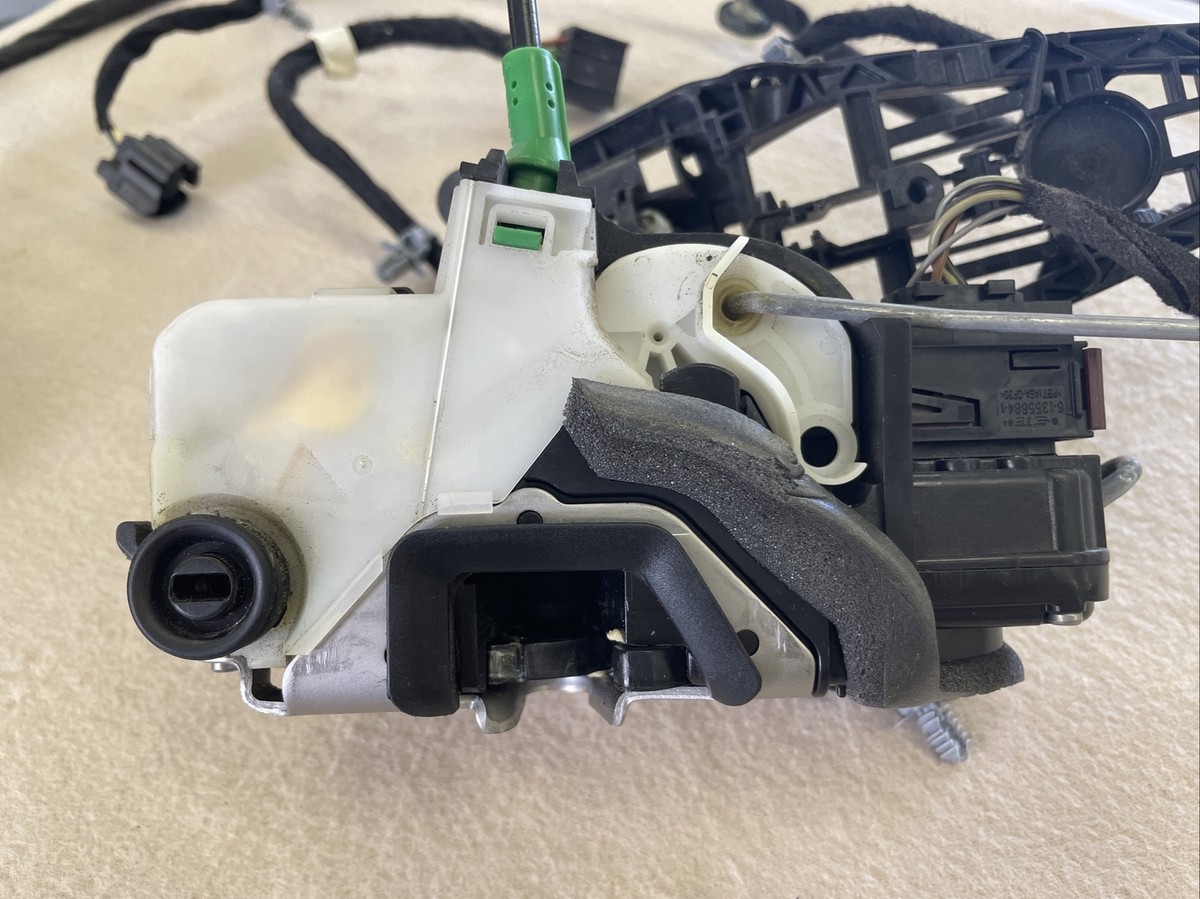 GM OEM Rear Door-Lock Actuator Motor Assy 13579566 92254123 