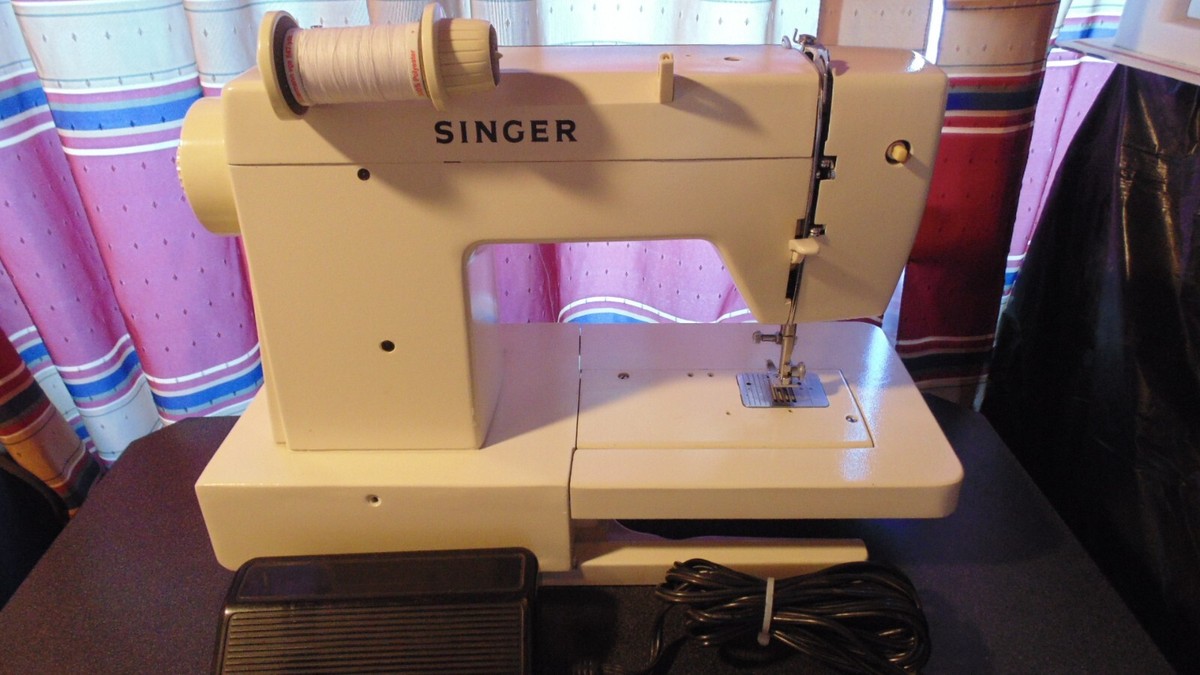 Vintage Singer Model 5528 Sewing Machine W/ Foot Pedal Power Cable