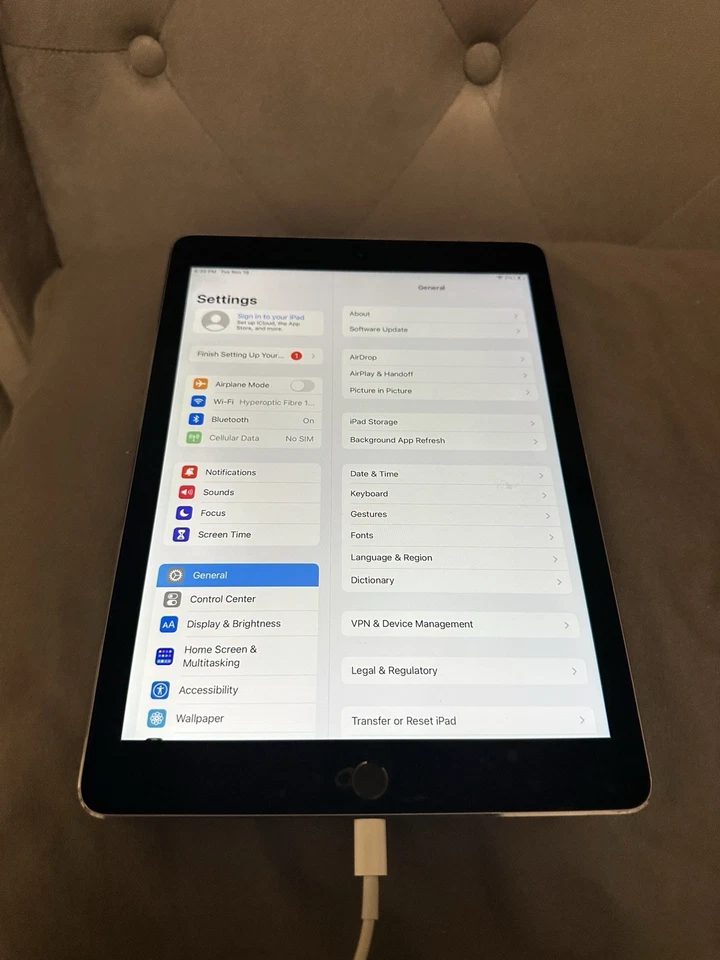 Apple iPad Pro 128GB Wi-Fi 9.7inch Silver Tablet - Image 3 of 4