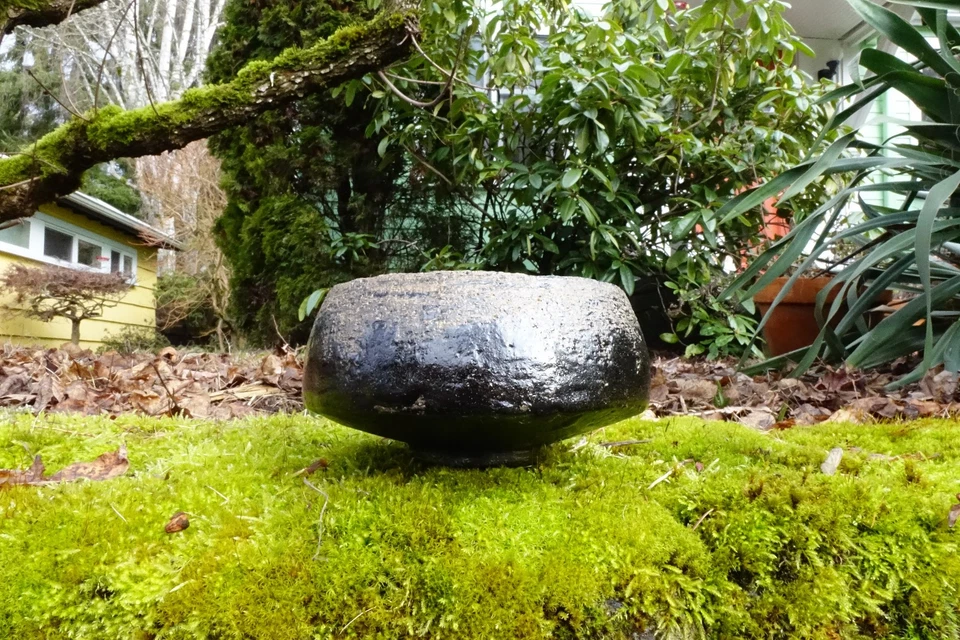 Early 20th C Japanese Black Kuro Raku Chawan - hira-gata, warikodai, wabi-sabi - Image 2 of 4