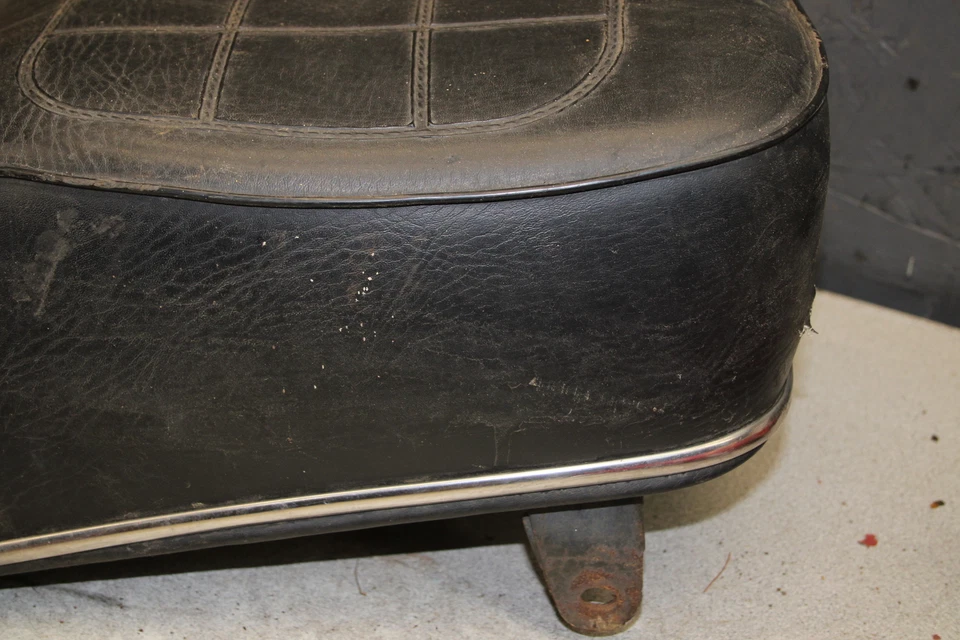 1980 Suzuki GS450L FRONT DRIVERS SEAT 3969.UW - Image 4 of 4