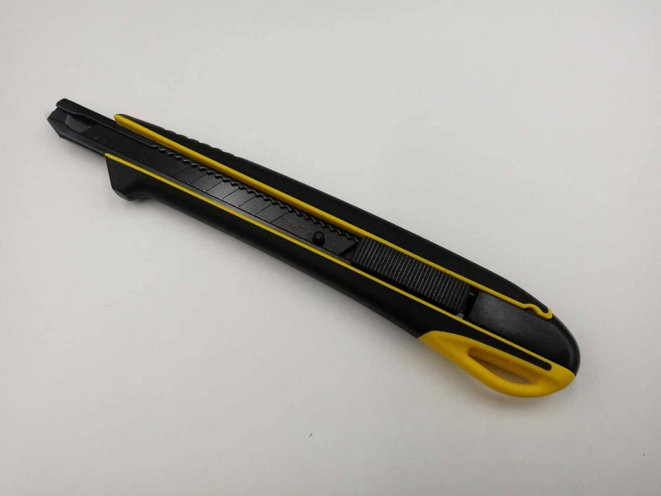 Extrem Scharf Tajima Cuttermesser 9mm Teppichmesser Kartonmesser  Extra Fein TOP - Bild 2 von 4