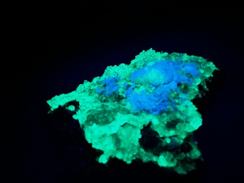 KB: FANTASTIC! SW & LW FL. GREEN HYALITE W/ FL. BLUE/WH ARAGONITE FROM HUNGARY - Picture 15 of 20