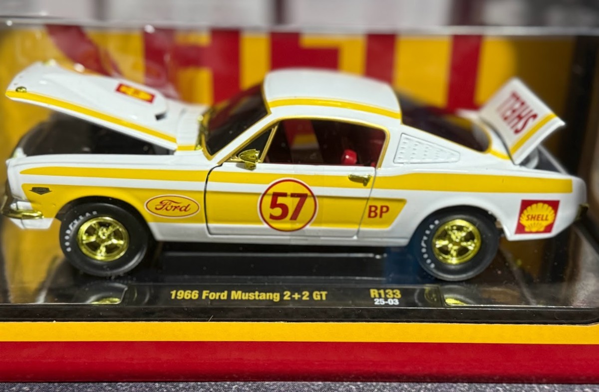 ●M2 Machines 1966 Ford Mustang チェイス CHASE M2 Machines 1:24 1966 Ford Mustang 2 + 2 GT #57 Shell