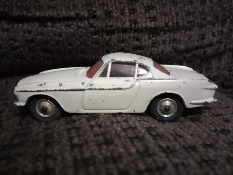 Coche de juguete fundido a presión vintage Corgi Toys Volvo P 1800 Gran Bretaña  Foto 2 de 4