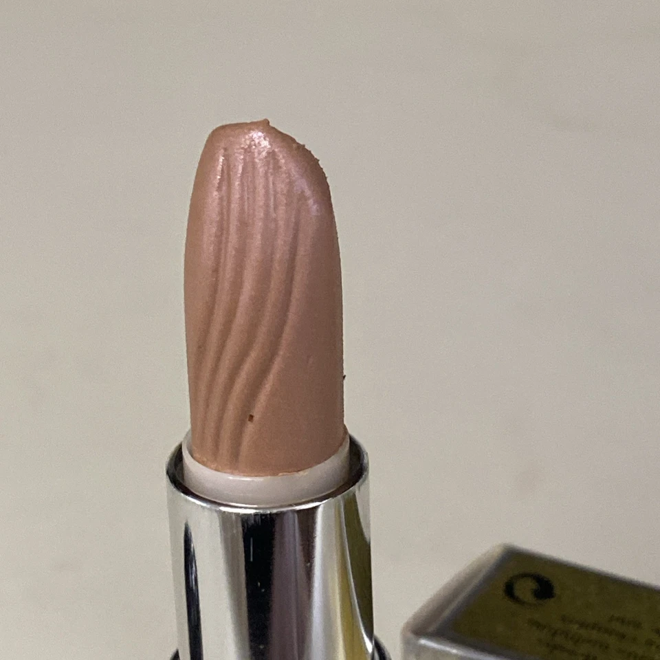 Lápiz labial Borghese Advanced Care color labios Luna Lilla como es iridiscente Foto 2 de 3