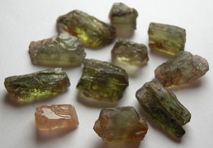 ANDALUSITE, COLOR SHIFT ROUGH FOR FACETING, ITINGA, BRAZIL, SOUTH AMERICA