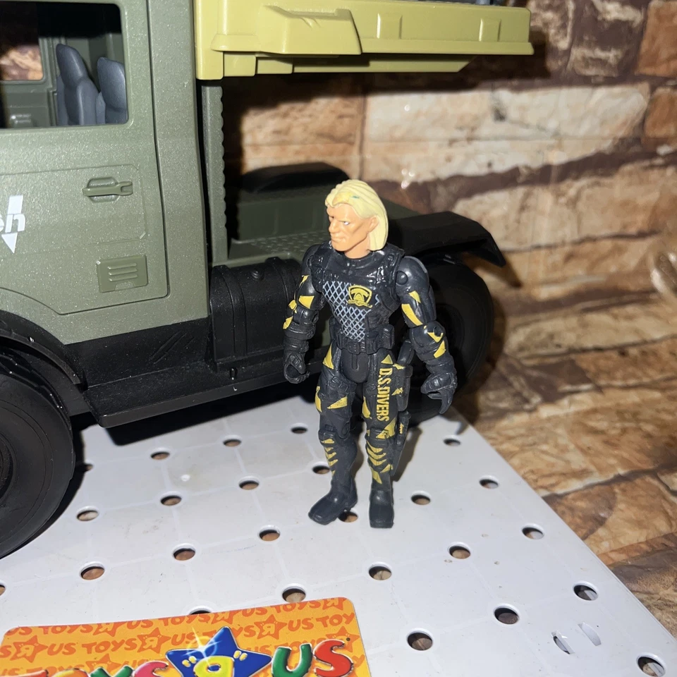 Jurassic World Legacy Collection Isla Sorna Jeep Expedition con cubierta diésel Brody Foto 2 de 4