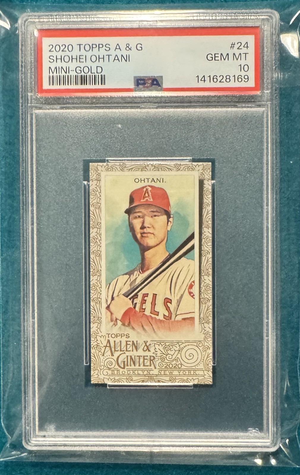 Topps Gold Shohei Ohtani front