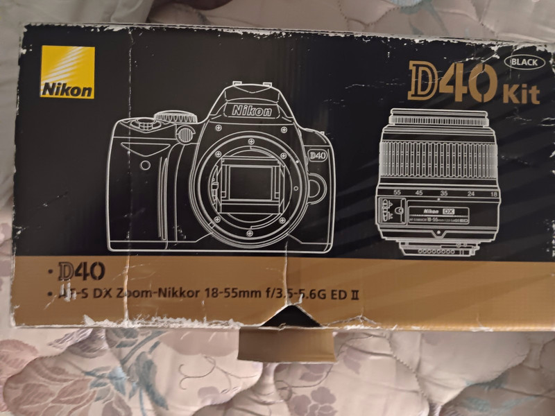 Nikon D40 Black Digital SLR 6.1MP 2.5in Interchangeable w/ 18-55mm