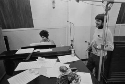 Aretha Franklin American recording engineer producer Tom Dowd duri- Old Photo