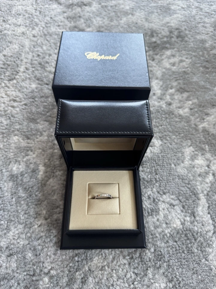 Anillo Chopard Ice Cube - Oro Blanco 18k Talla 7.5 (56) - Sku 827702 Foto 2 de 4