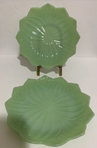 VINTAGE (2) ANCHOR HOCKING FIRE KING JADEITE LOTUS LEAF SALAD PLATES 8”