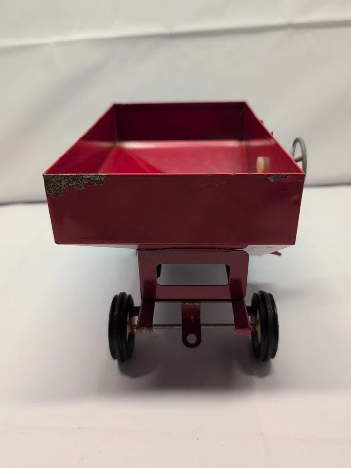 Ertl International Harvester Ertl Gravity Feed Wagon Steel Farm Trailer Toy 1/16 - Image 3 of 4