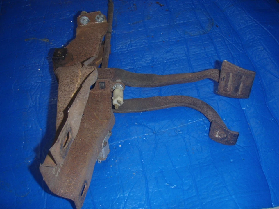 Pontiac73 74 75 1973 1974 1975 VENTURA GTO PEDALES STICK 4 velocidades pedal chevy Foto 2 de 4