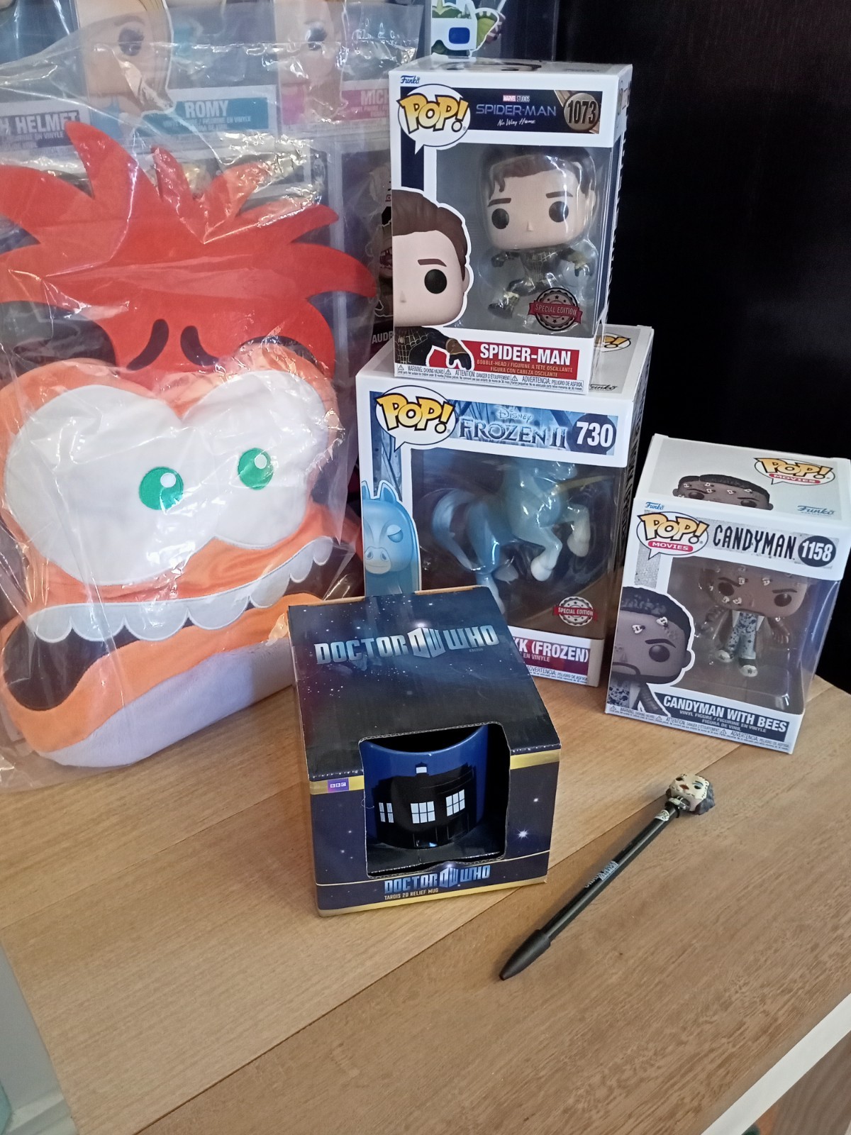 Funko Pop! Deluxe Lucky Dip Mystery Box - 1x Deluxe + 2x 4" Pops + 3 FREE Toys!