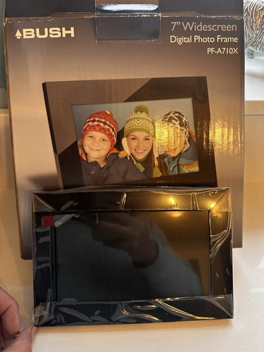 Bush 7" Widescreen Digital Photo Frame PF-A710X - VGC - - 第 1/1 張圖片
