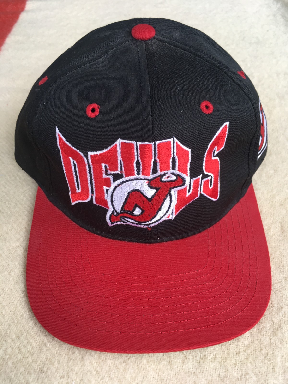 Vintage New Jersey Devils GCC Snapback Cap Black Red NHL Hockey clean!