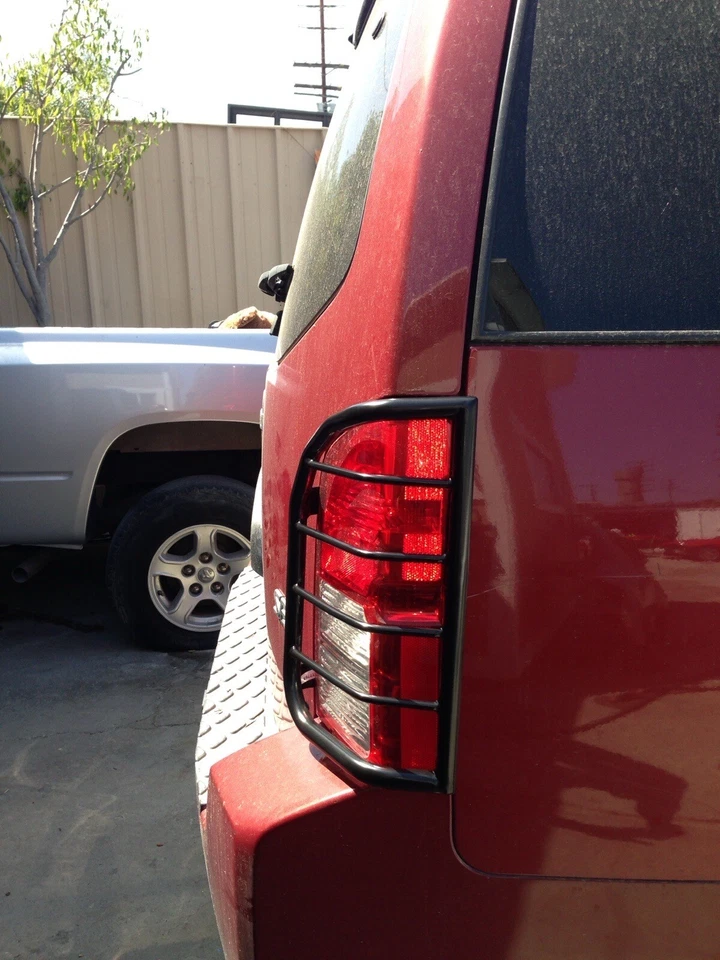 Protectores de luz trasera PATHFINDER capa de polvo negro 2005-2010 Foto 3 de 3