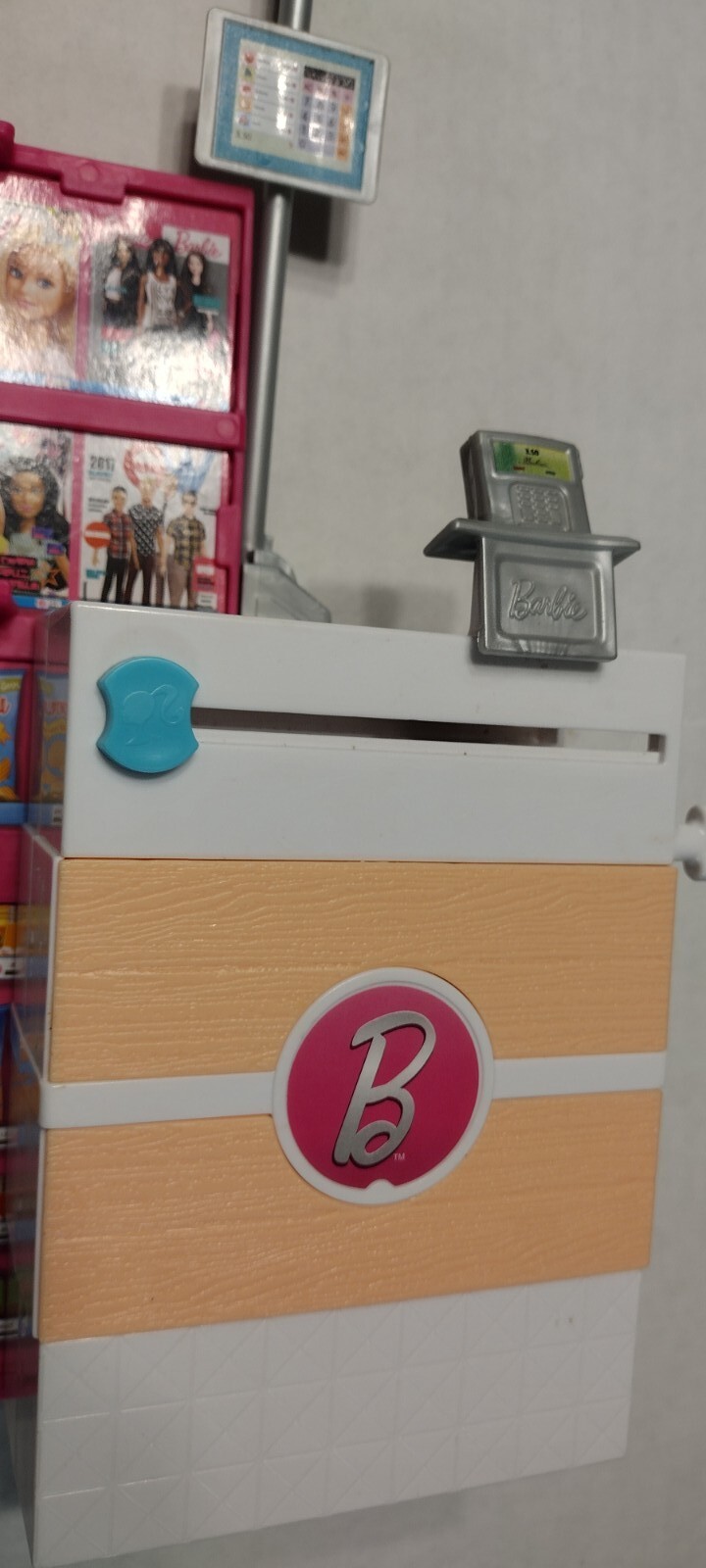 Mattel Barbie Supermarket Grocery Store Playset Magazine Rack Register ...