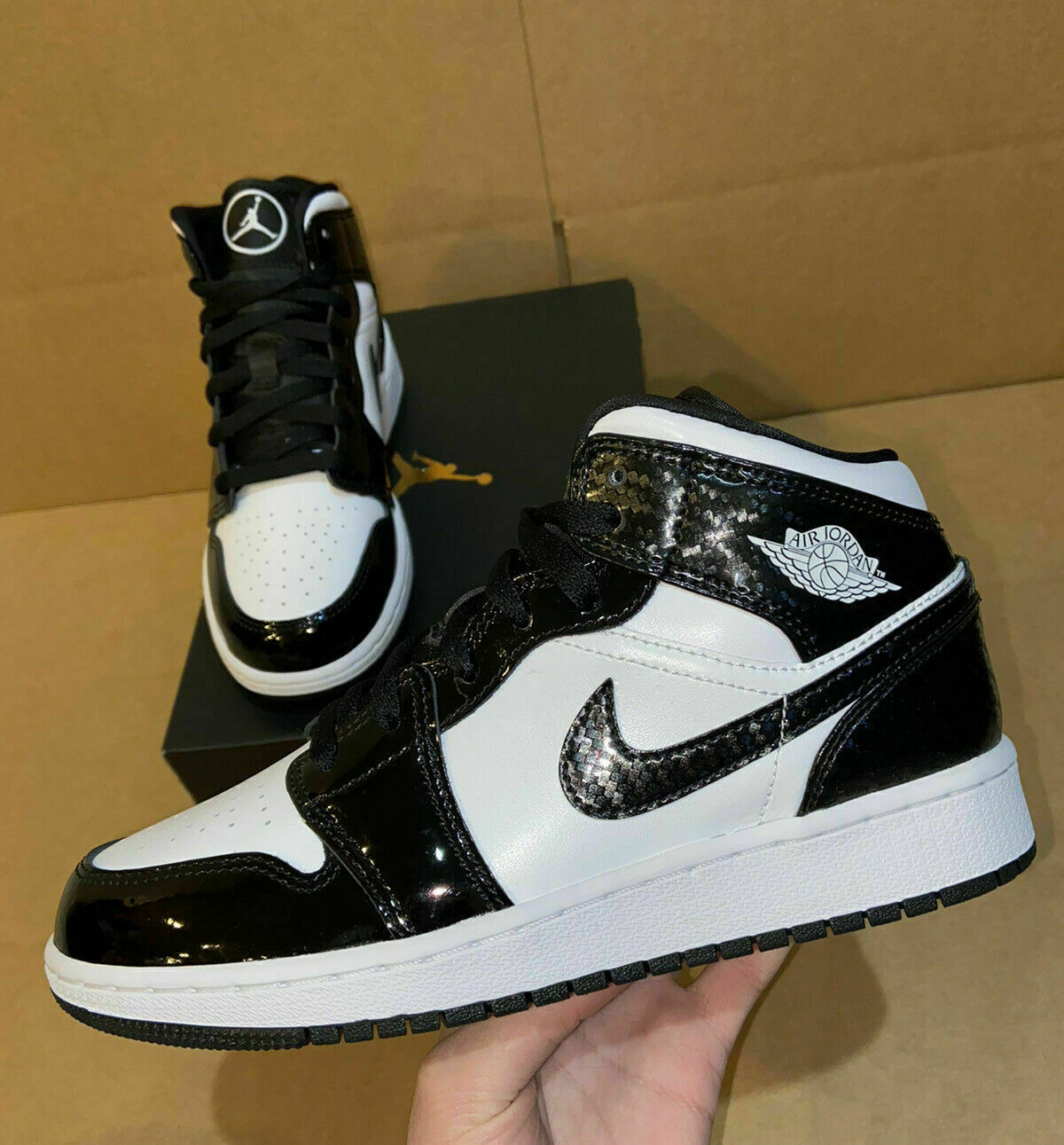 Jordan 1 Mid Carbon Fiber – Dropdayz