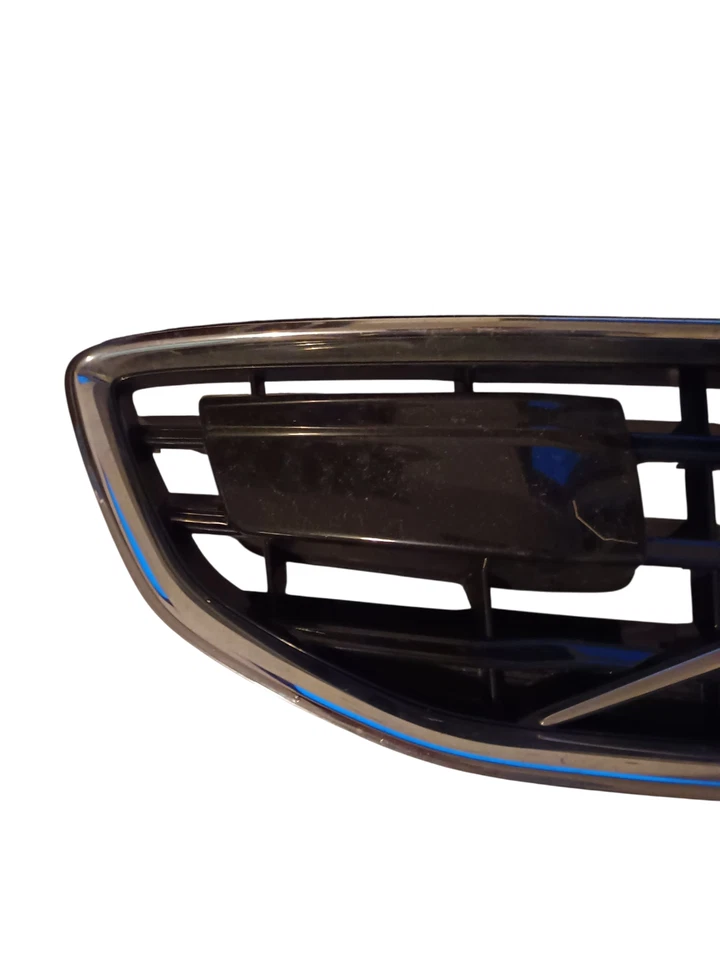 REJILLA RADIADOR SUPERIOR DELANTERA VOLVO V40 2012 2013 2014 2015 31301893 31301892 OEM Foto 4 de 4