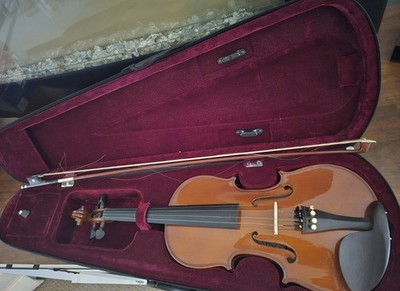 Hofner Alfred String 4/4 Acoustic 4-String Violin Fine Tuner Chinrest Bow Case