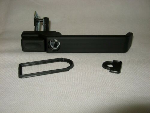Defender, Defender Puma Pair of Front Door Handles LR066530, LR066528 - Picture 2 of 4