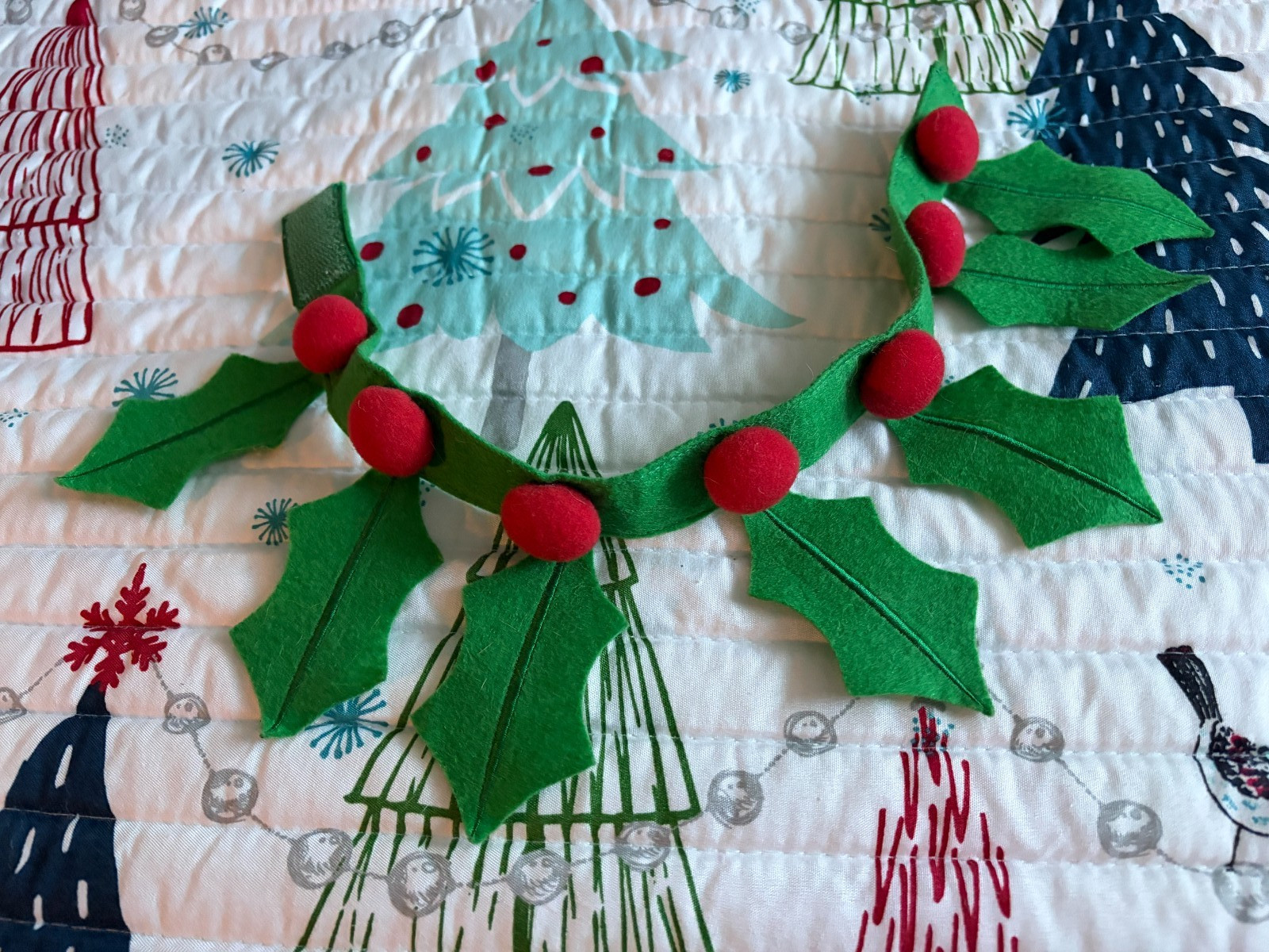 PET COSTUME ELF CHRISTMAS HOLIDAY SIZE MED FOR A SMALL DOG OR CAT