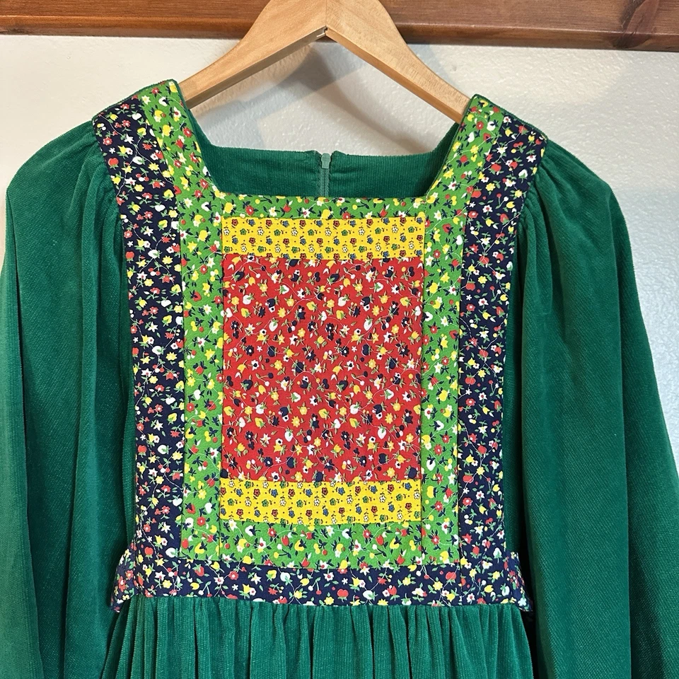 Maxi Vestido Vintage Años 70 Talla M Hecho a Mano Pana Verde Cottagecore Acolchado Floral Foto 3 de 4