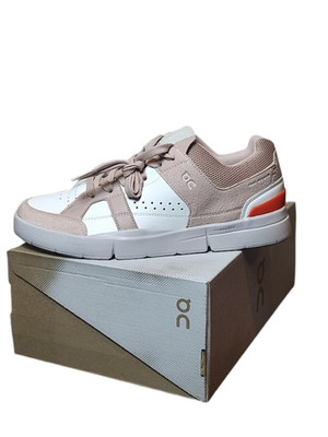 On Cloud The Roger Clubhouse (Rose/White) Women's Size 8 Tennis Shoes NIB
