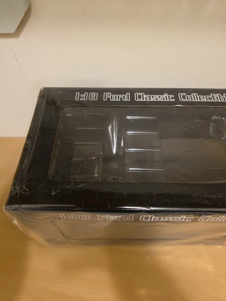 Ford Classic Collectibles 1931 Sunstar 1:18 Ford Modelo A Tudor Foto 4 de 4