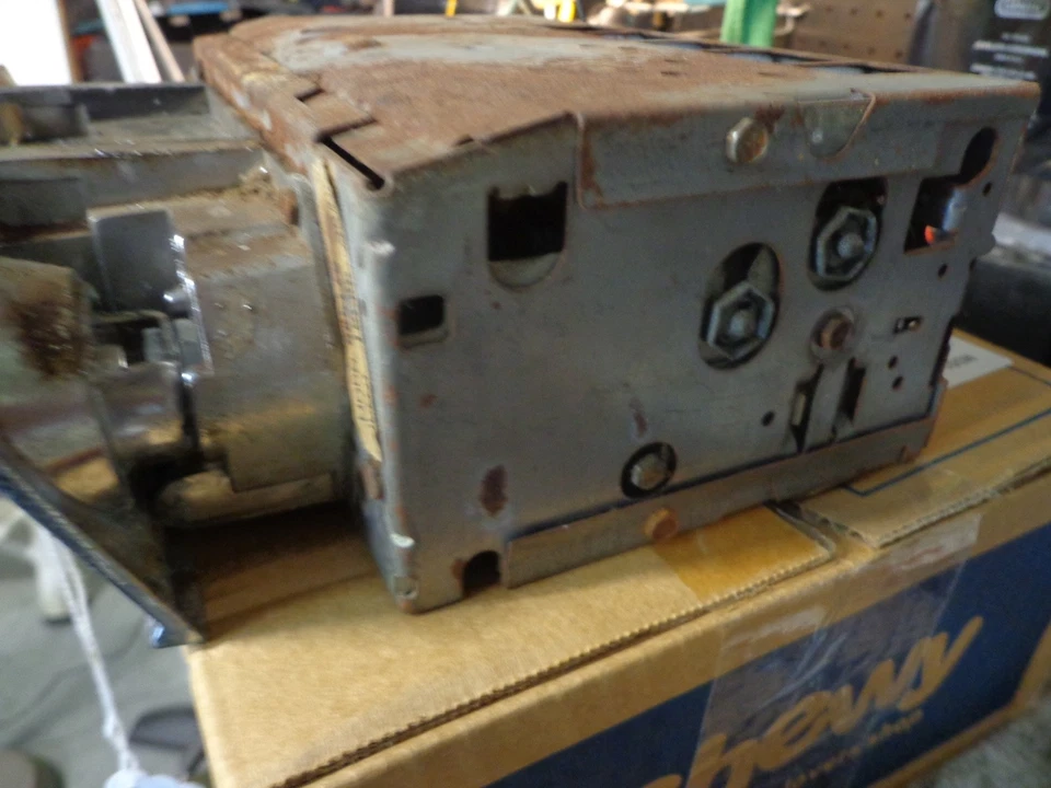 Vintage Orig. GM Delco 986176 AM Radio 1965 Corvair - Image 2 of 4