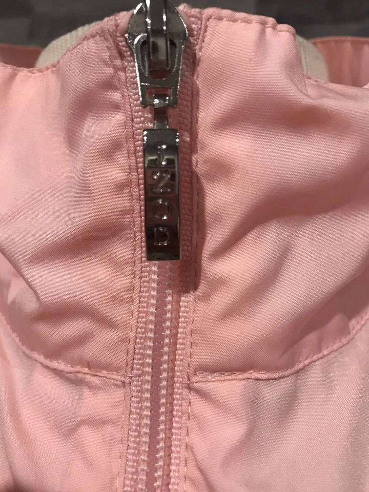 Abrigo chaqueta de lluvia rosa ligero Izod XFG para mujer talla XS Foto 3 de 4